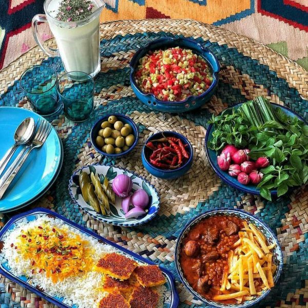 43114217 1919524311473464 3359640254926553088 o 600x600 - 10 Essential Iranian Dishes