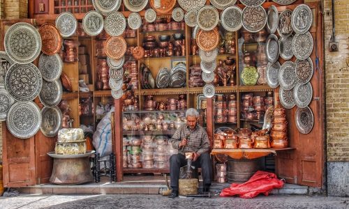 Craftsman in NaqsheJahan 500x300 - The history of bazaars in Iran