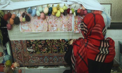 Handmade Carpet factory show 500x300 - Tabriz Tours